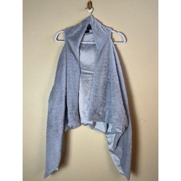 Marcus Adler Women's Gray Rainfall Faux Fur Vest Sz OSFM - Picture 1 of 5